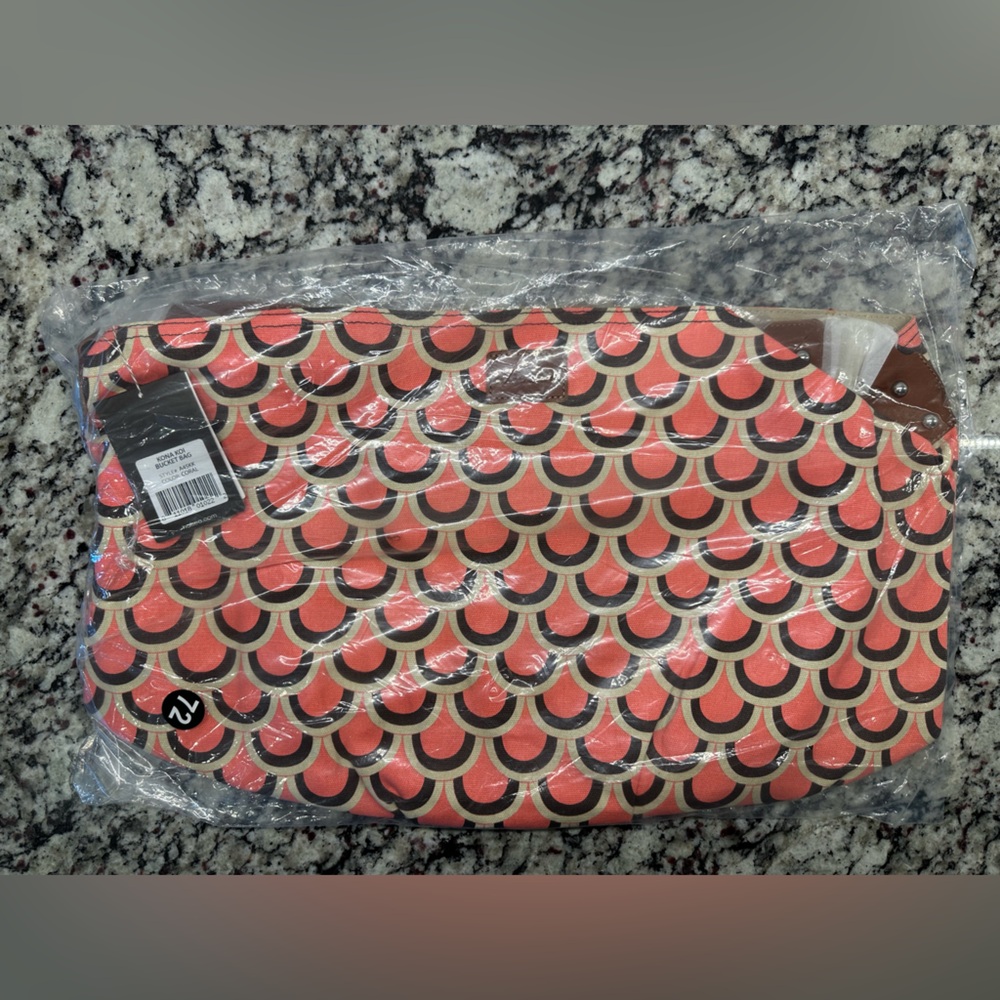 KONA KOI BUCKET BAG